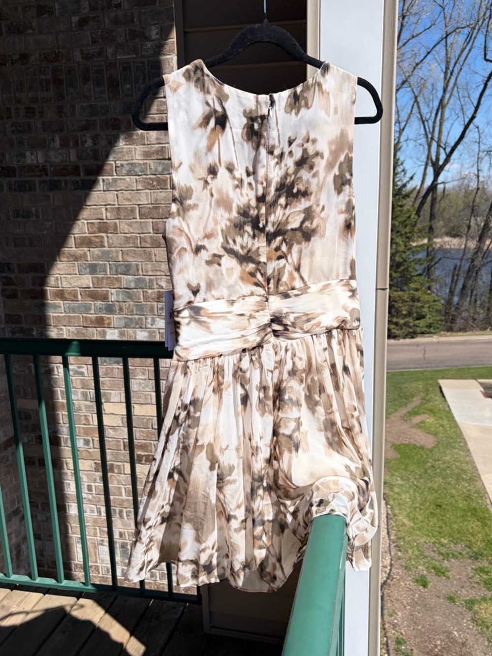 🆕✨ DKNY Tie Dye Sleeveless Mini Dress Size 10 Beige Brown Pleated Lightweight - Picture 4 of 16